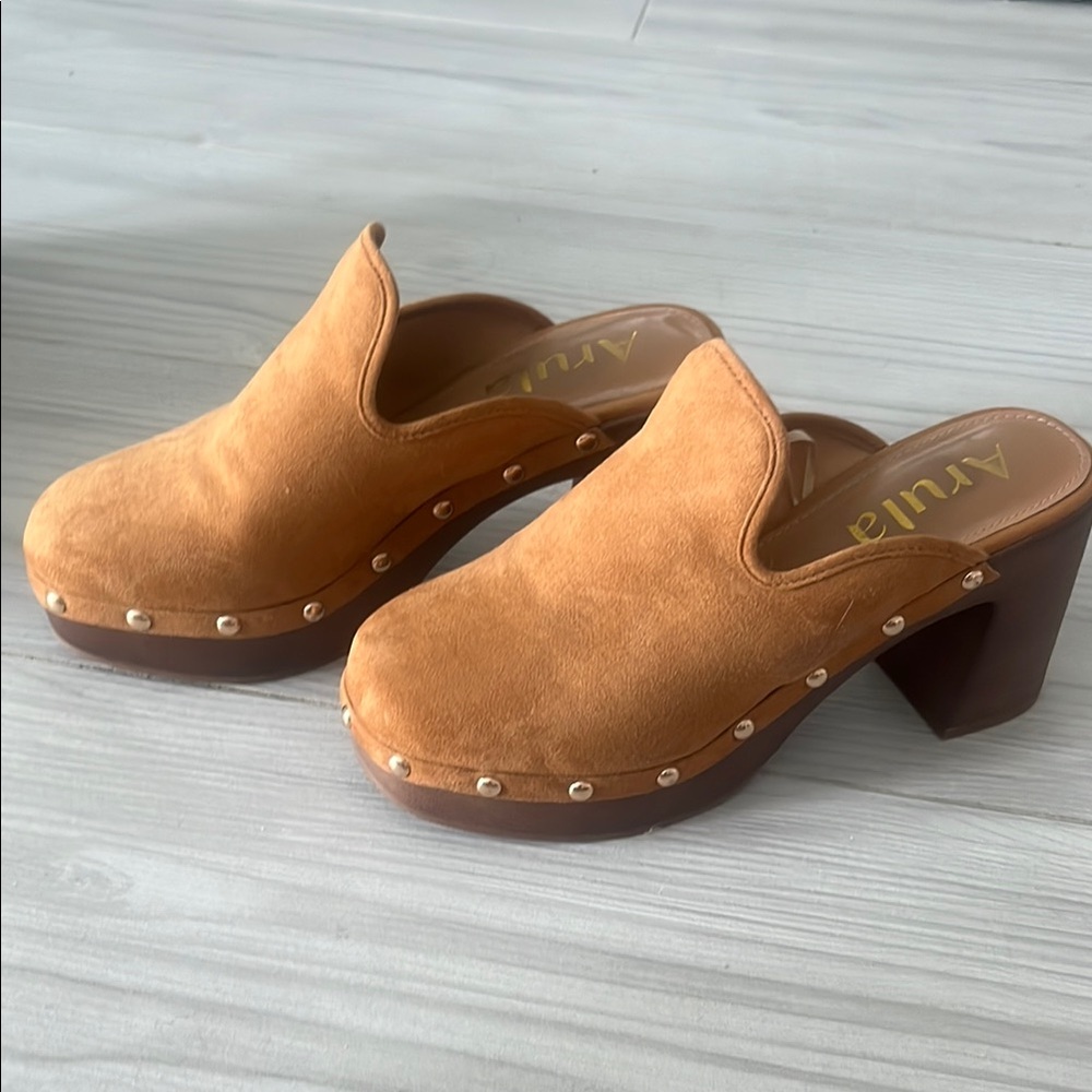 ARULA Camel Slip-On Mules